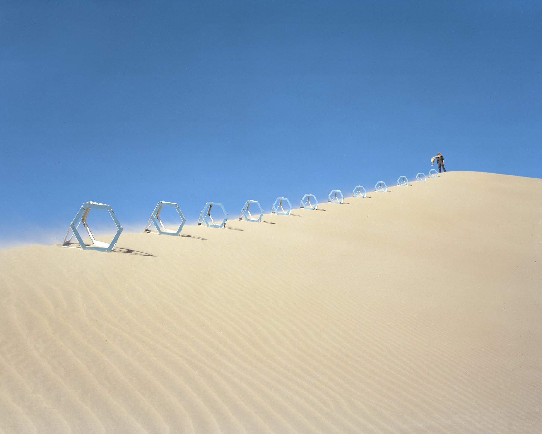 Line of markers traced down a dune face, Glamis, close view